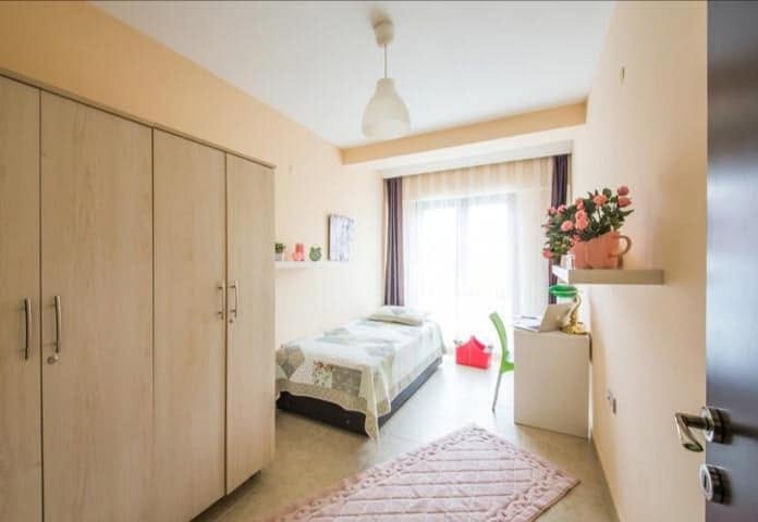Anatolia Apartları Kız